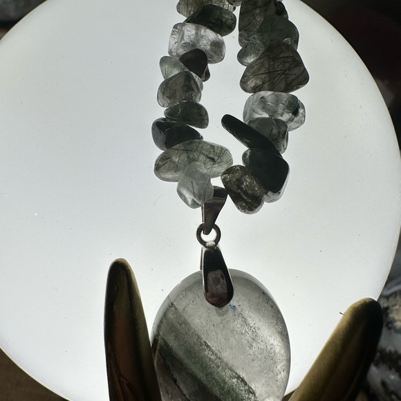 Garden Quartz Oval Pendant with Garden Quartz Chips Beads Faux Leather Necklace - Picture 11 of 16